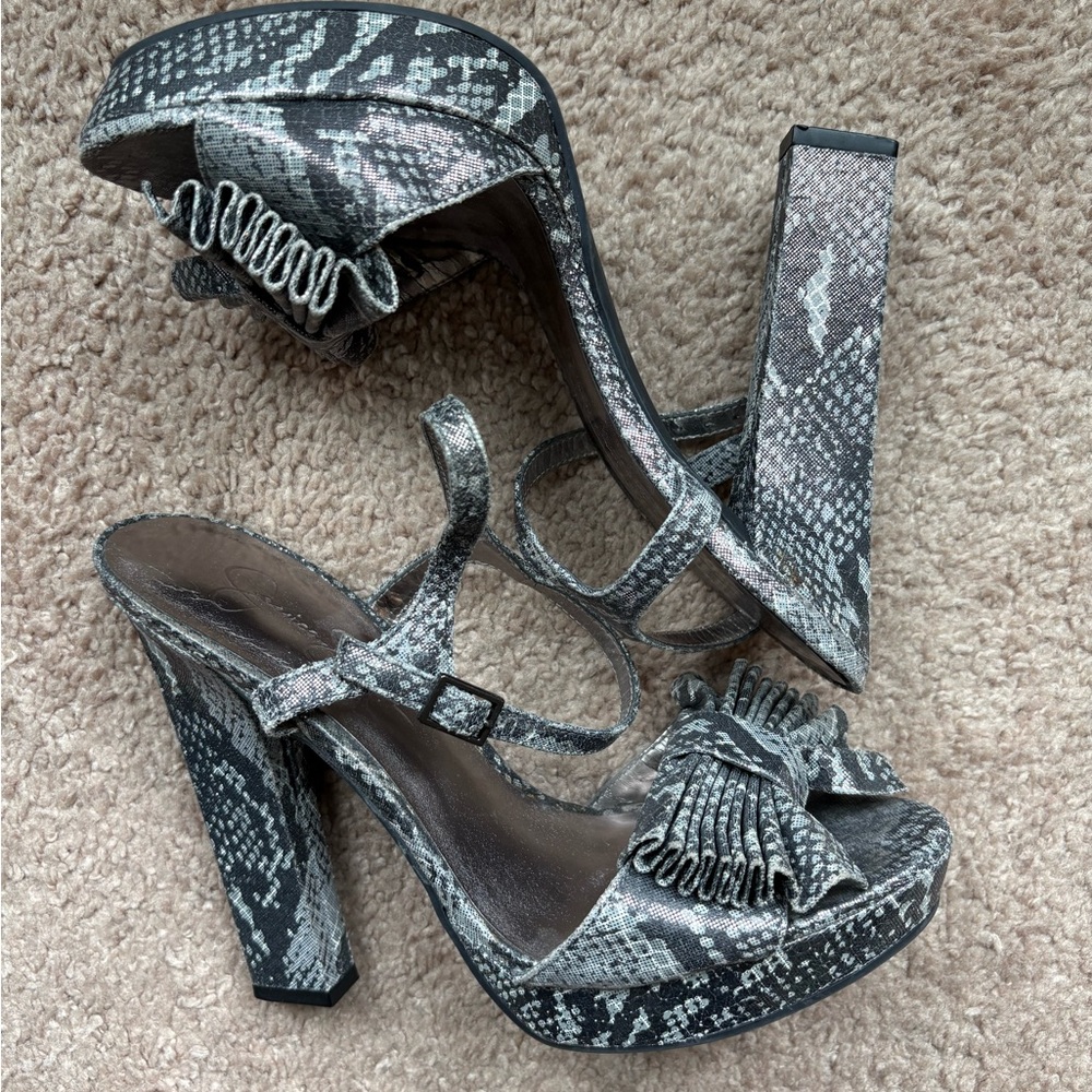 Vintage Jessica Simpson Casa Metallic Bow Platform Sandals